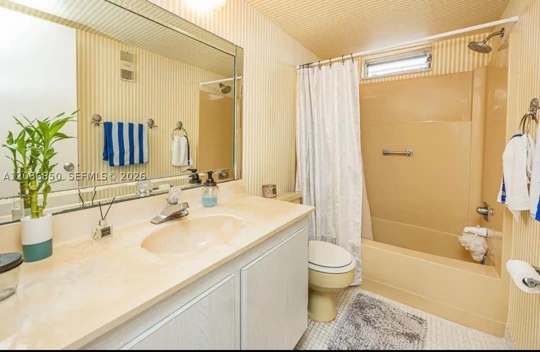 2615 NE 3rd Ct – photo 5