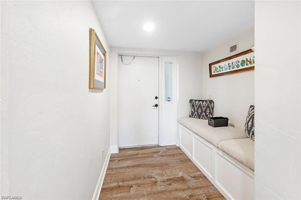 700 Valley Stream Dr – photo 2