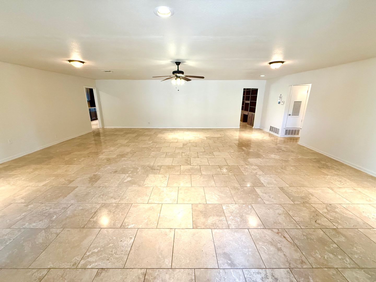 Exquisite Estate Living In Prestigious Hollywood Park With Outdoor Kitchen – photo 4