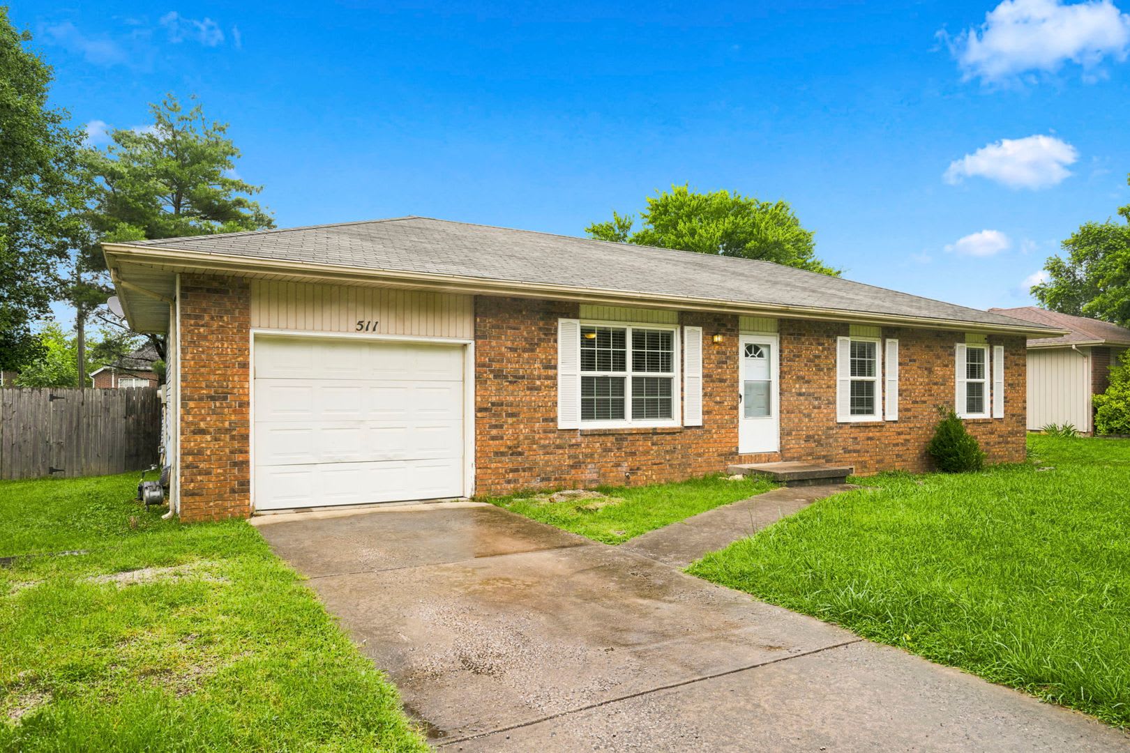 Charming 3 Bedroom Home with Washer & Dryer, Garage & Storage Shed – photo 2