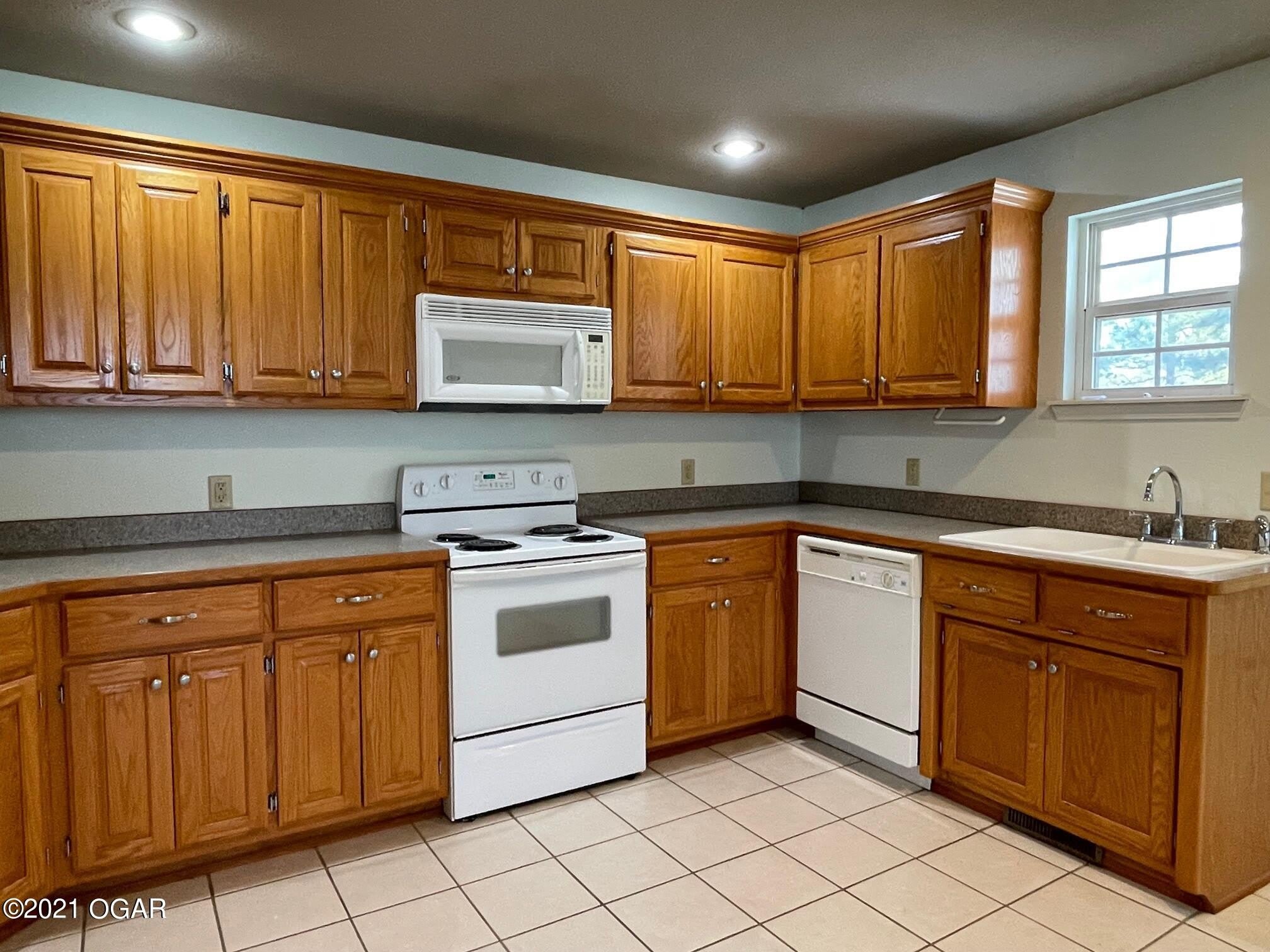 1201 Southgate Road – photo 5