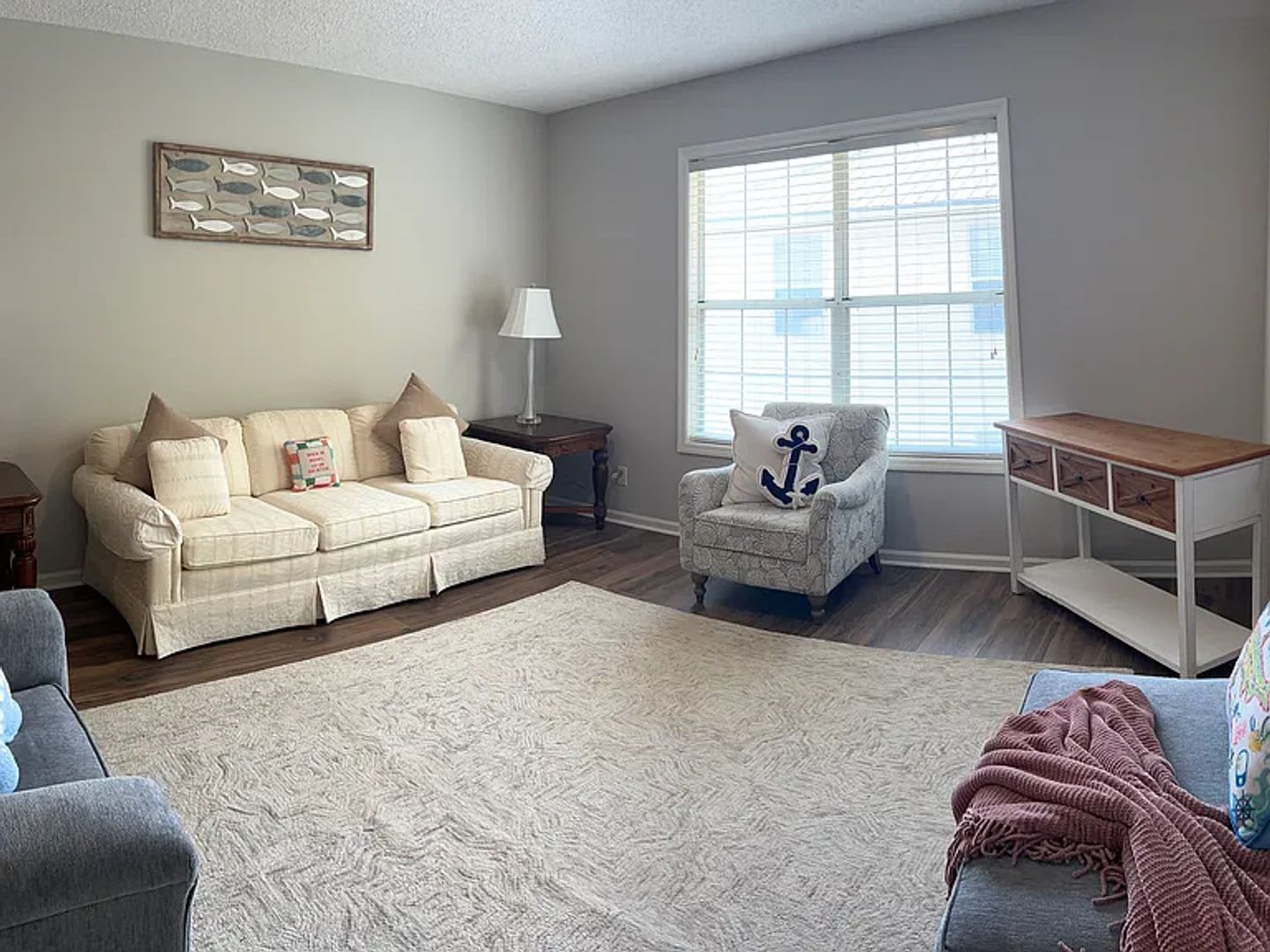 Fully Furnished 1 Bed 1 Bath Island Square Condo – photo 3