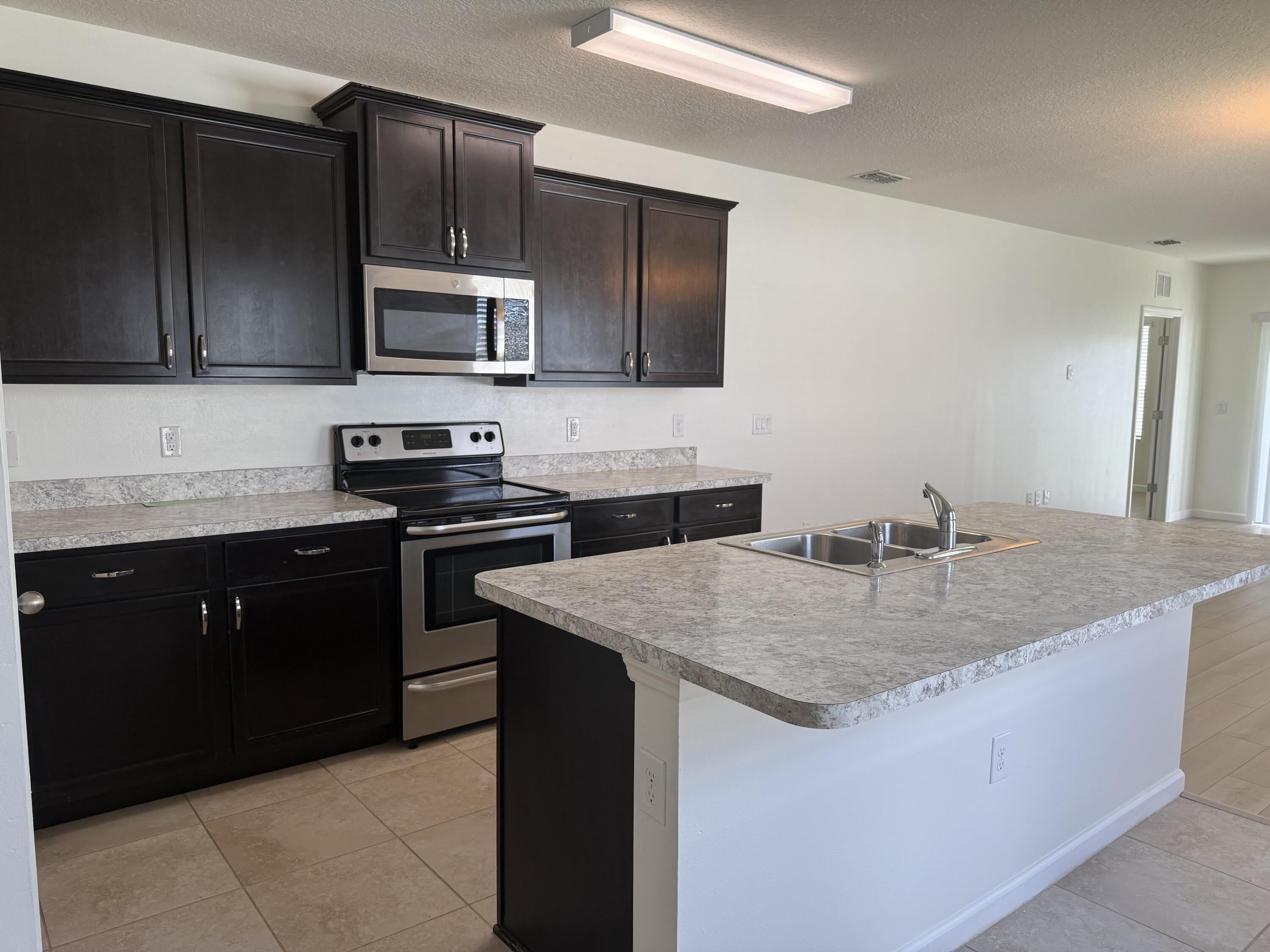 11477 SW Patterson Street – photo 2