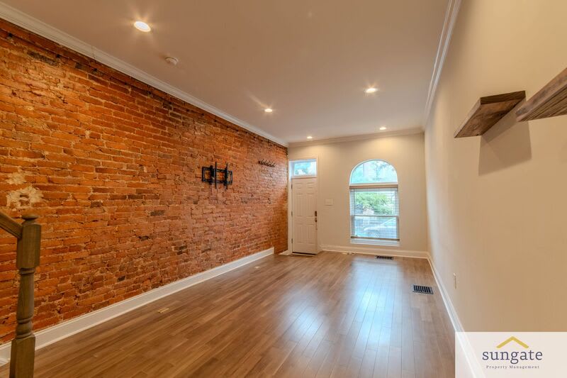 1824 Jackson St – photo 2