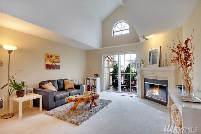 Top Level Condo in Des Moines – photo 2