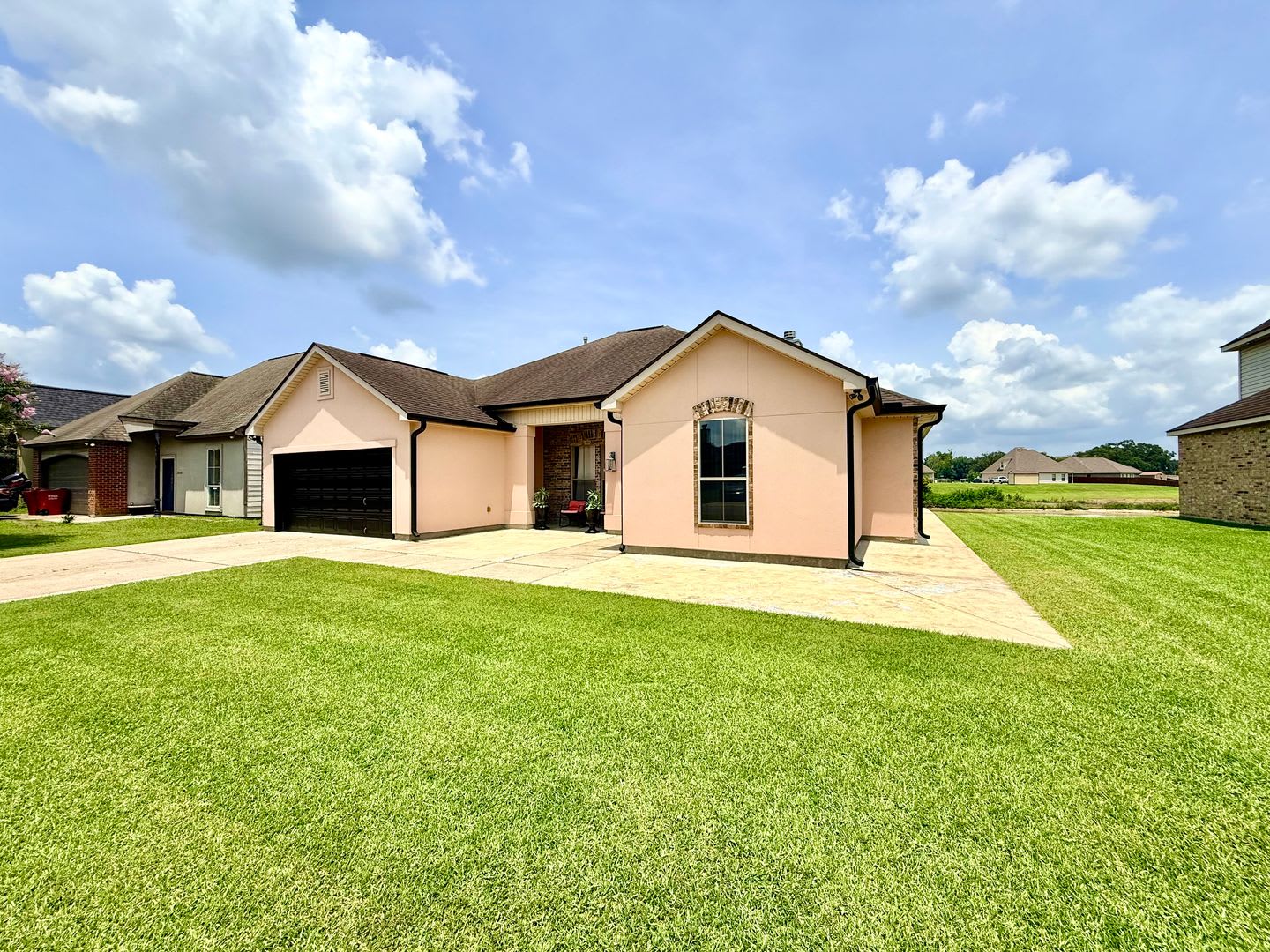 Beautiful 4BR Home with Scenic Lake View Backyard – photo 3