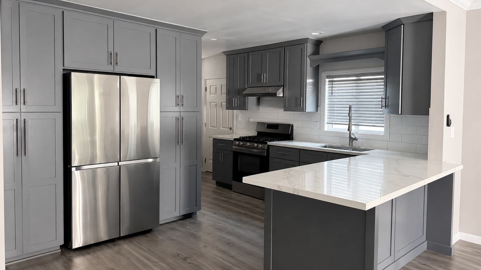 1114 W 57th Street – photo 1