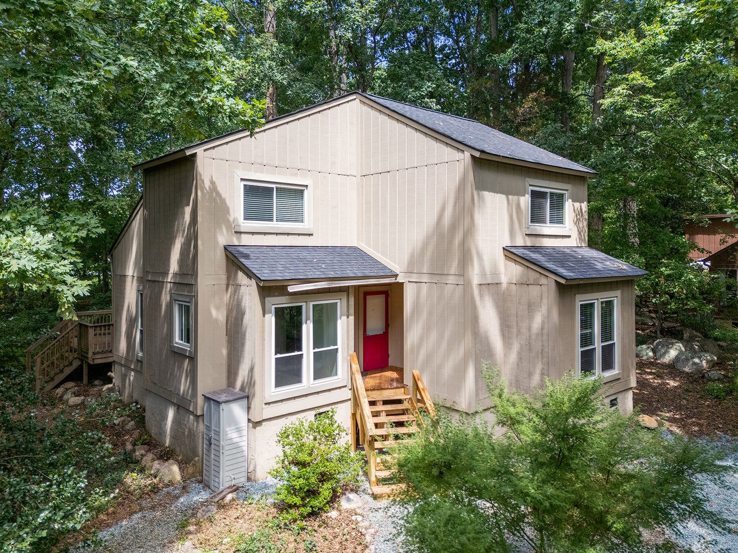 Vaulted Ceilings, Skylights & Wood-Burning Fireplace in Pittsboro – photo 1