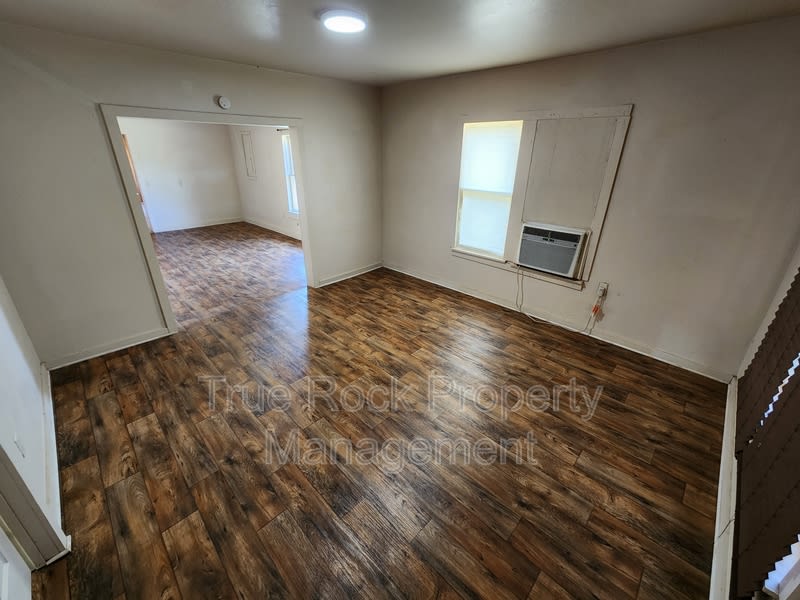 510 North Division (Asher) – photo 2