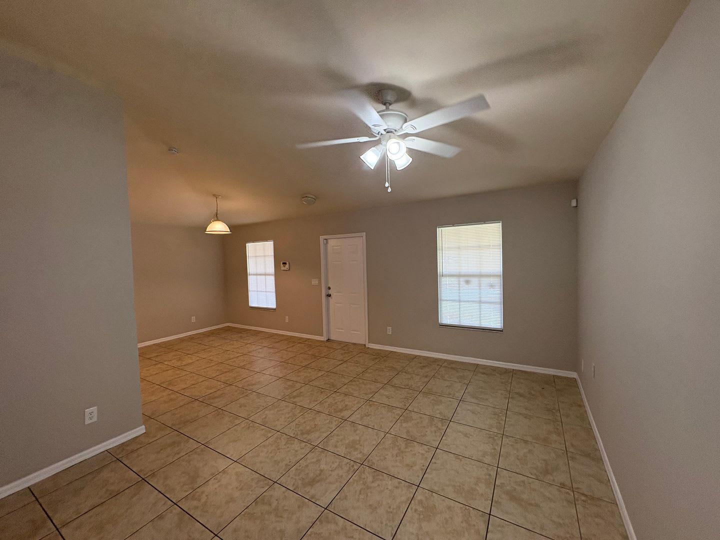 Charming 3-Bedroom, 2-Bath Single-Family Home Available Now! – photo 5