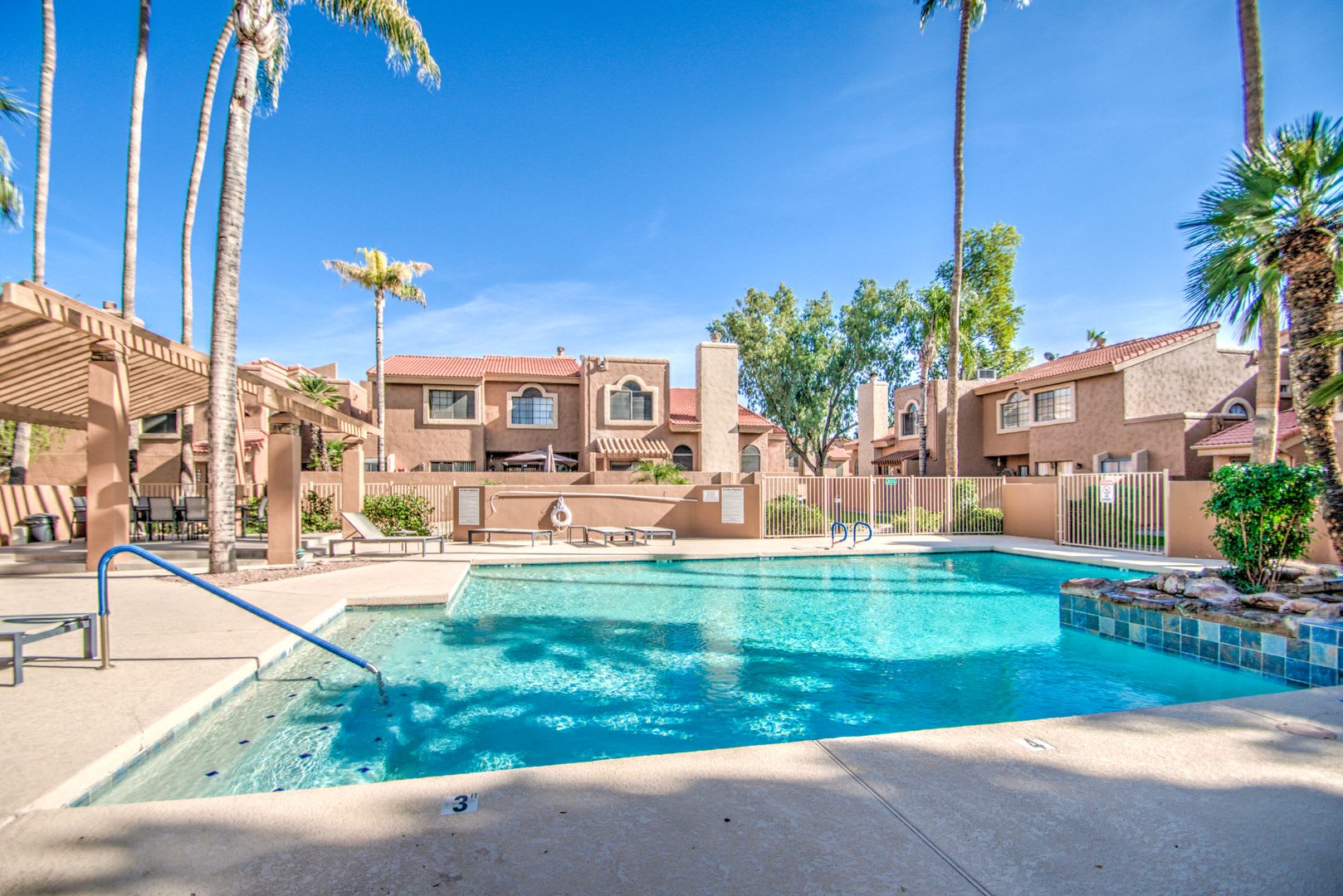 Stunning Fully Furnished Rental! – photo 2