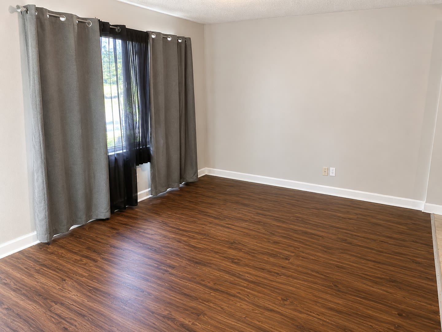 HALF OFF SECURITY DEPOSIT – MOVE-IN SPECIAL! – photo 2