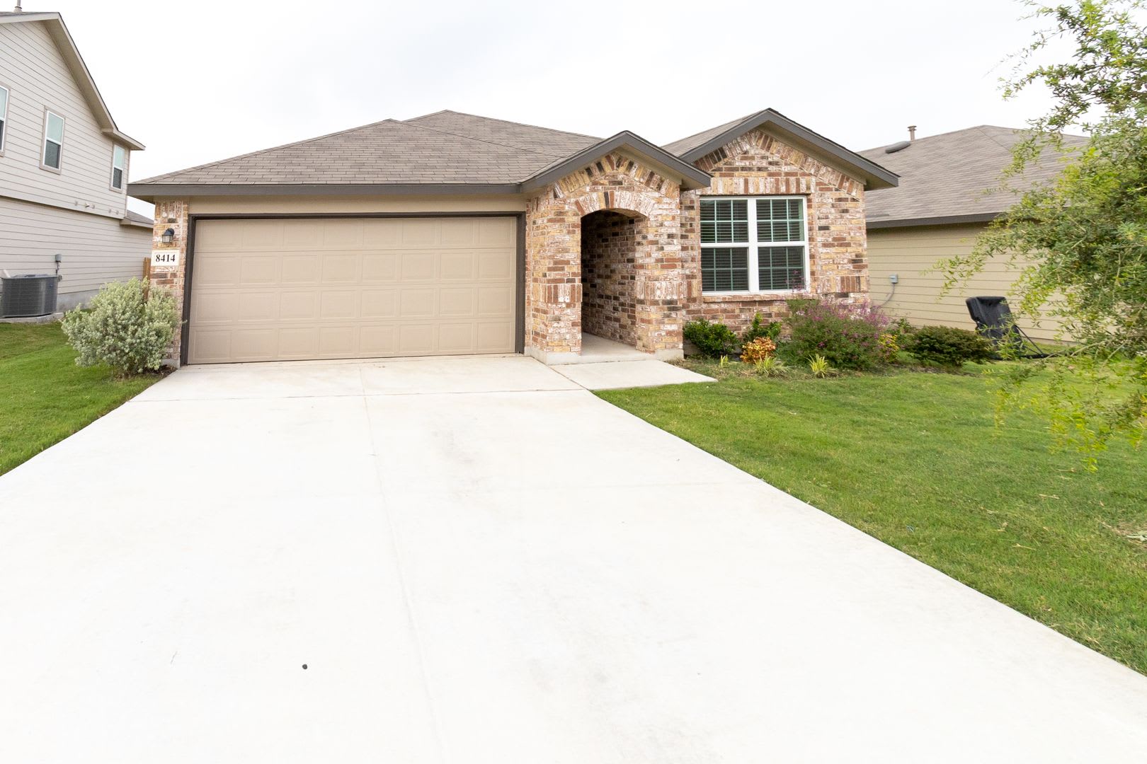 Spacious 4-Bedroom Single-Story Home in Kendall Brook Near Randolph AFB – photo 1