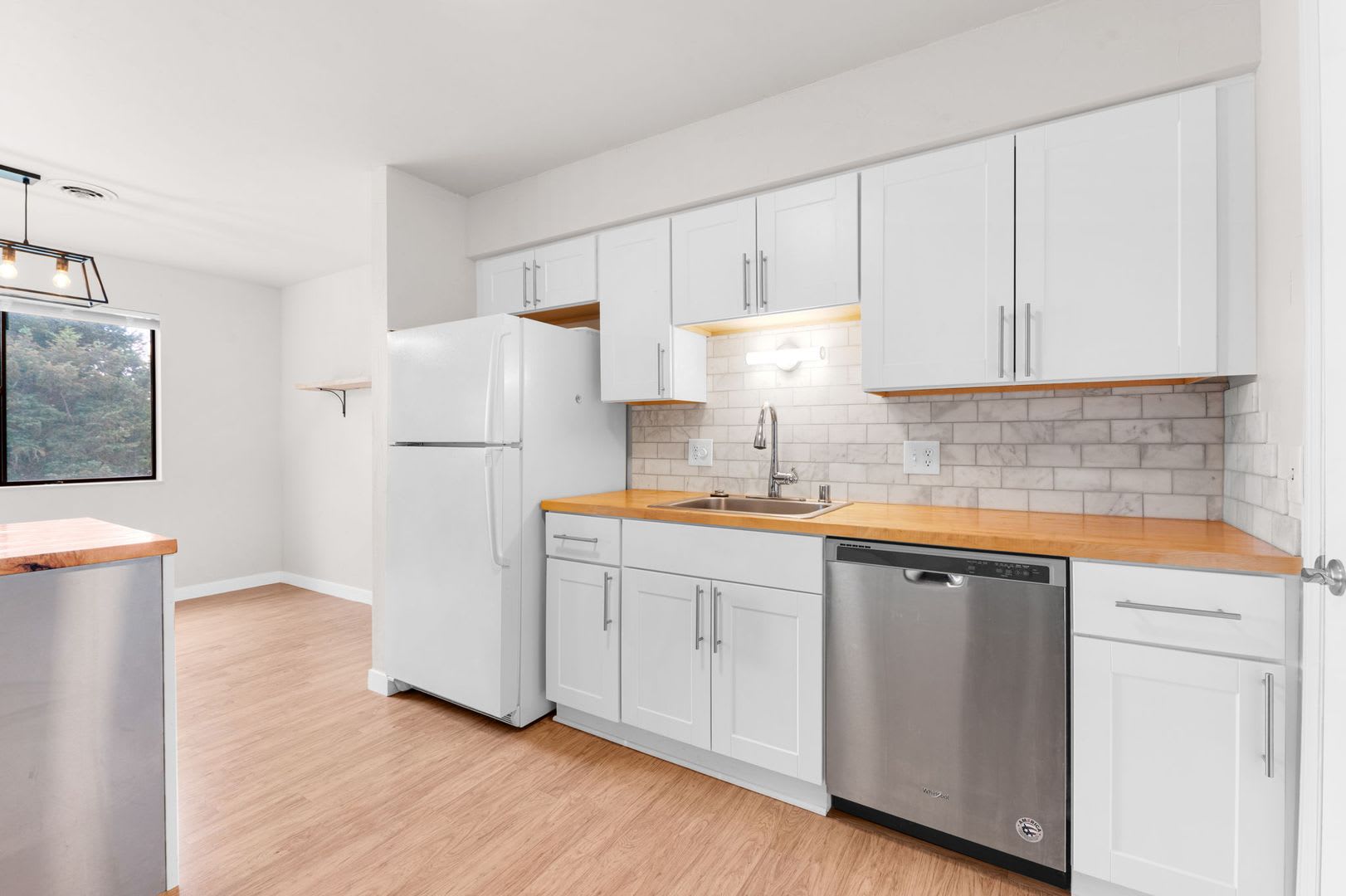 Spacious 3 Bedroom 2 Bathroom Unit – photo 4