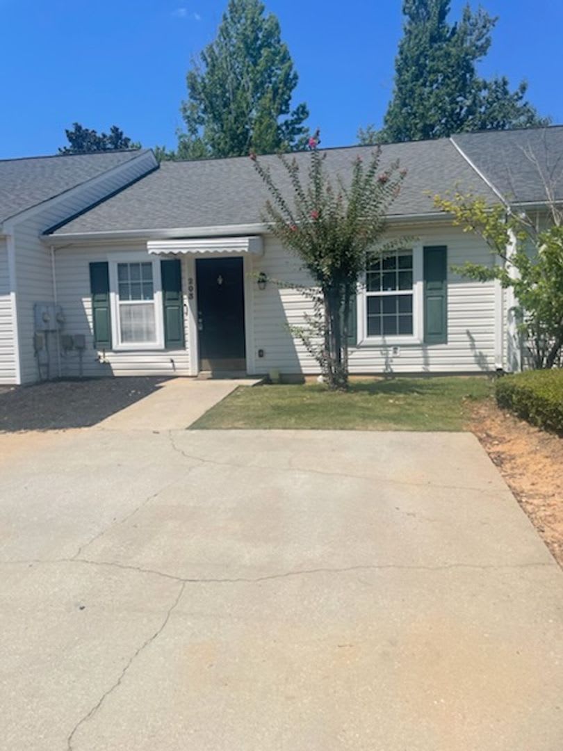 WEST AUGUSTA MEDICAL COMMUNITY TOWNHOME-WOW – photo 1