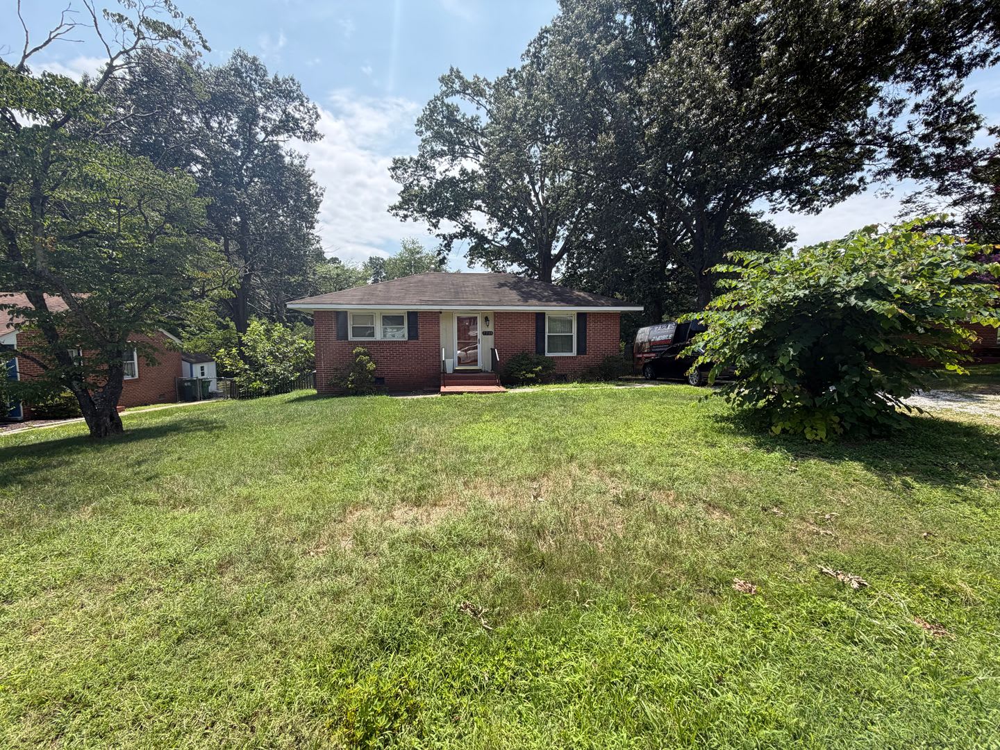 Charming 2 Bedroom Home with Spacious Yard in Henrico! – photo 3