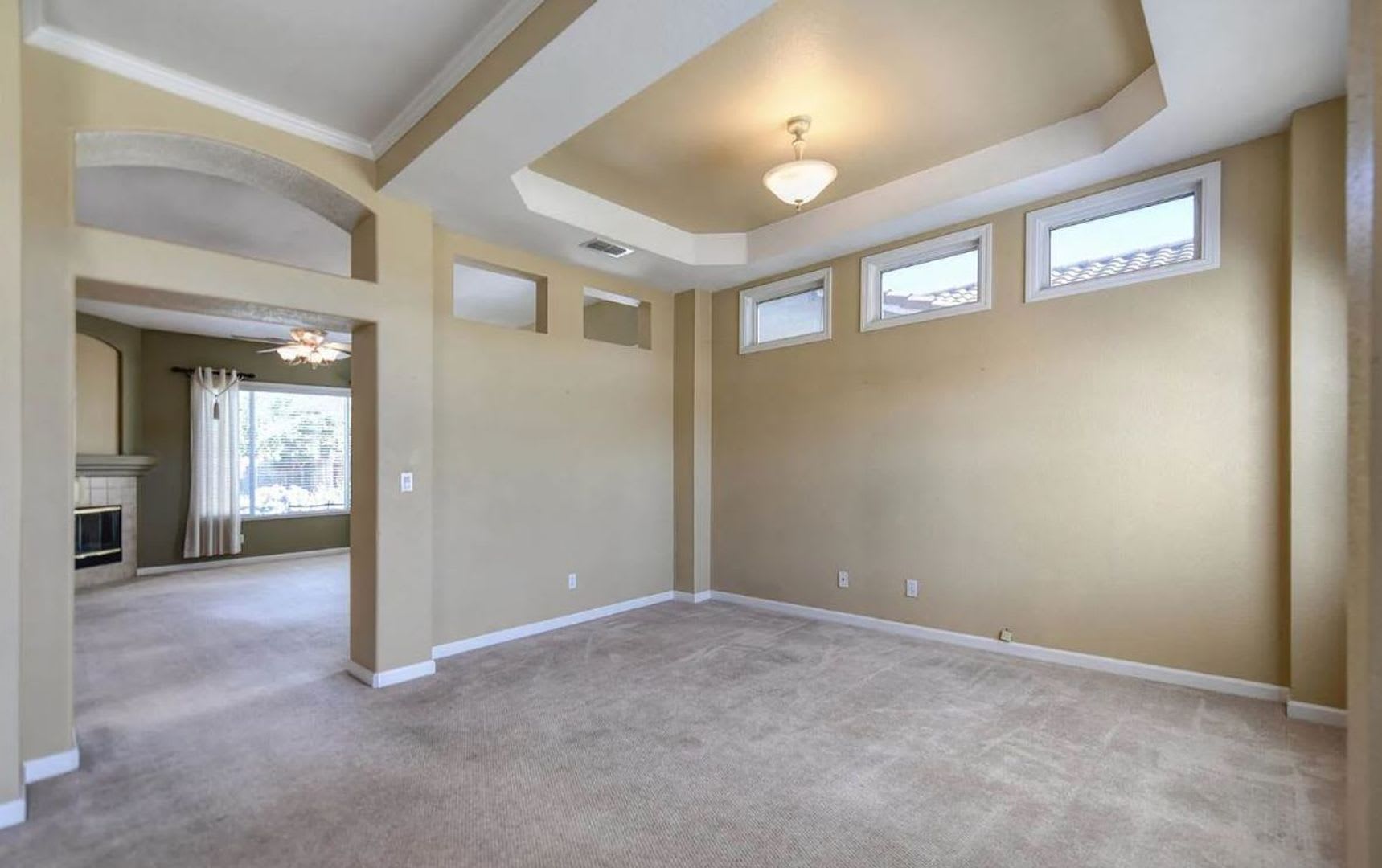 Spectacular 4/2 Elk Grove w/Salt Water Pool! (PLEASE READ AD FOR SHOWING REQUIREMENTS)! – photo 4