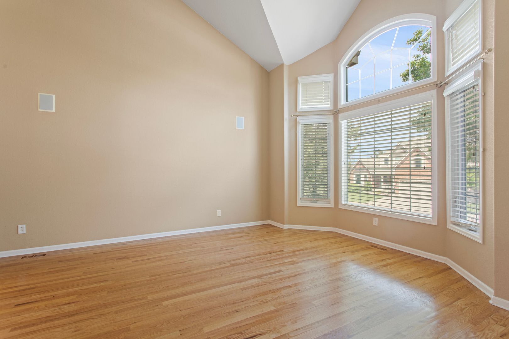 Executive Rock Creek Home 5Bd 4 5Ba Close To Trails And So Much More 750 Per Month Off Advertised Rent Price – photo 4