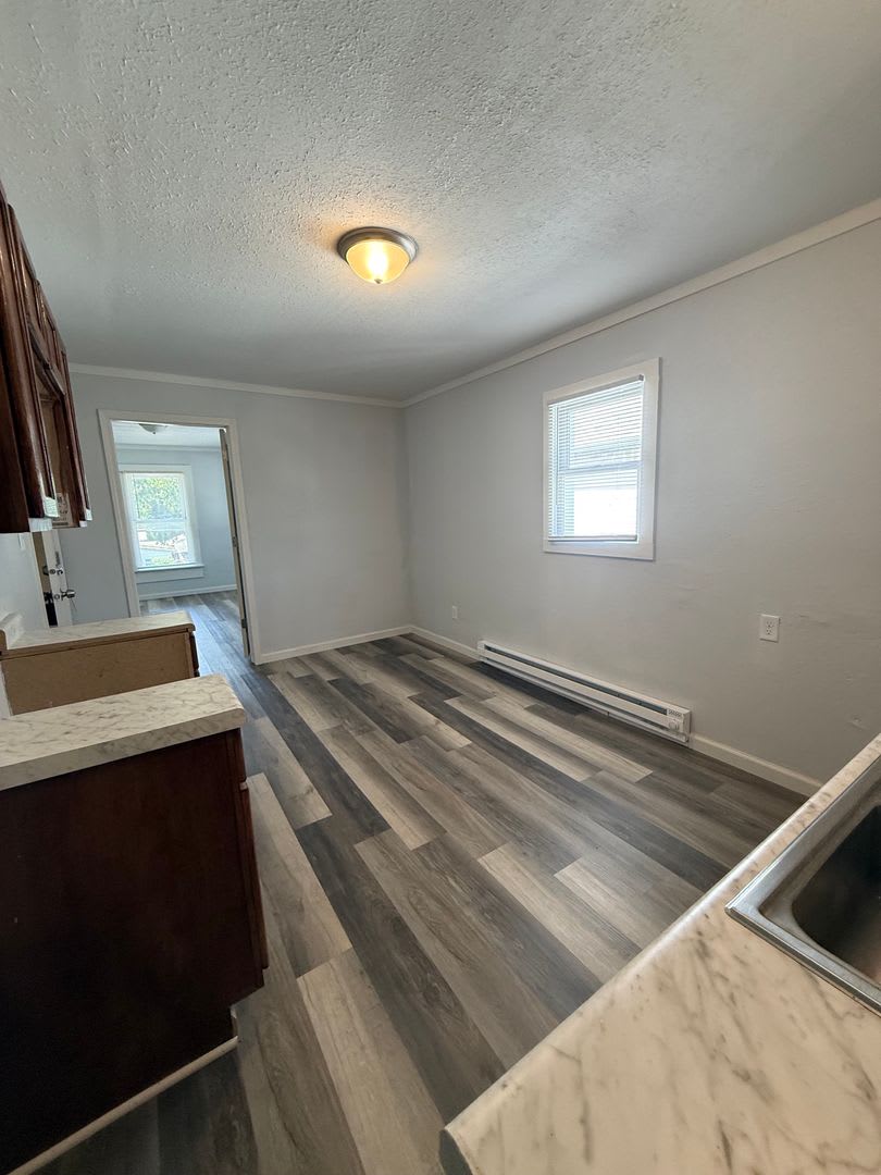 Cozy & Updated 1 Bedroom – photo 3