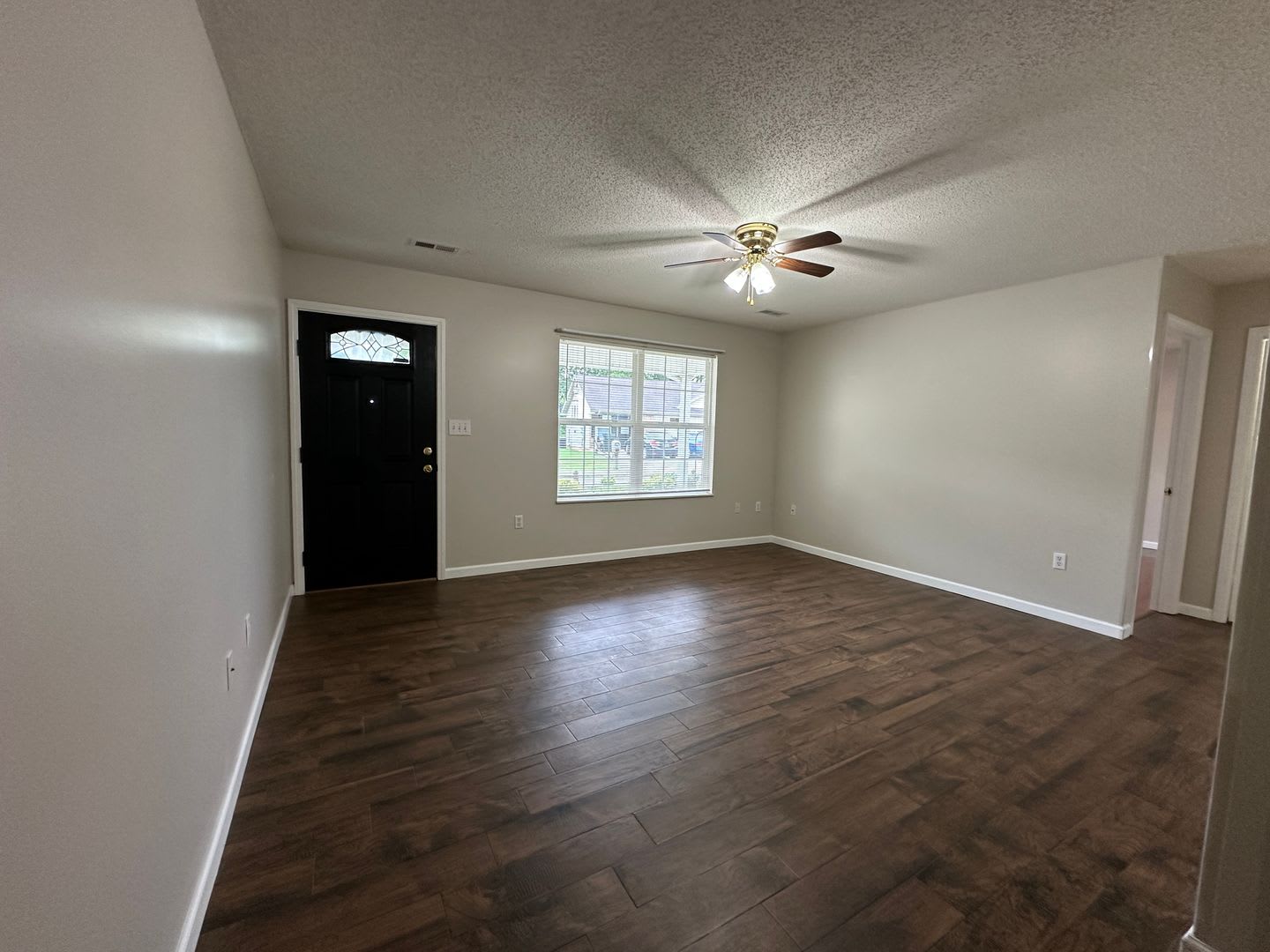 Peaceful Single-Level Living in a Charming Kodak Neighborhood – photo 4