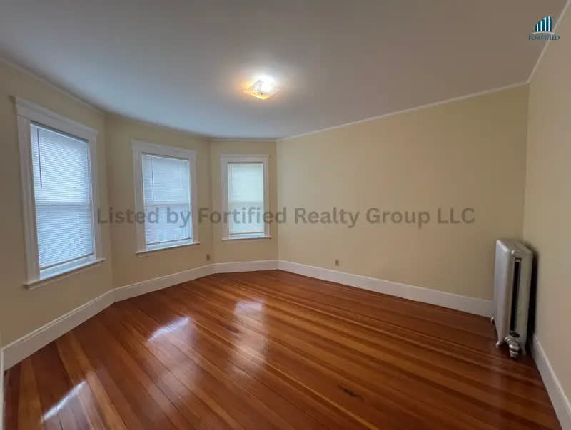 142 Washington St – photo 1