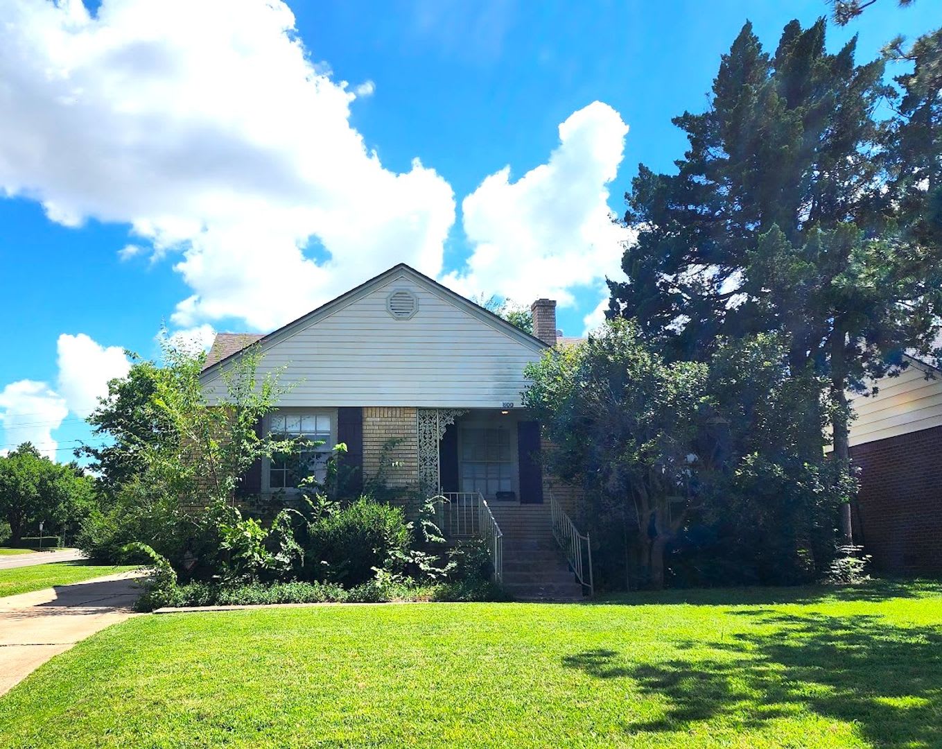 Super Cute 3 Bedroom 1 Bath Cottage in the DOUGLAS PLACE ADD NW OKC – photo 1
