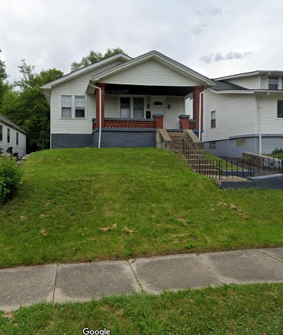 Large 3 bedroom House! – photo 1