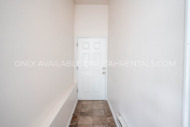 1052 Canyon Meadow Dr – photo 5