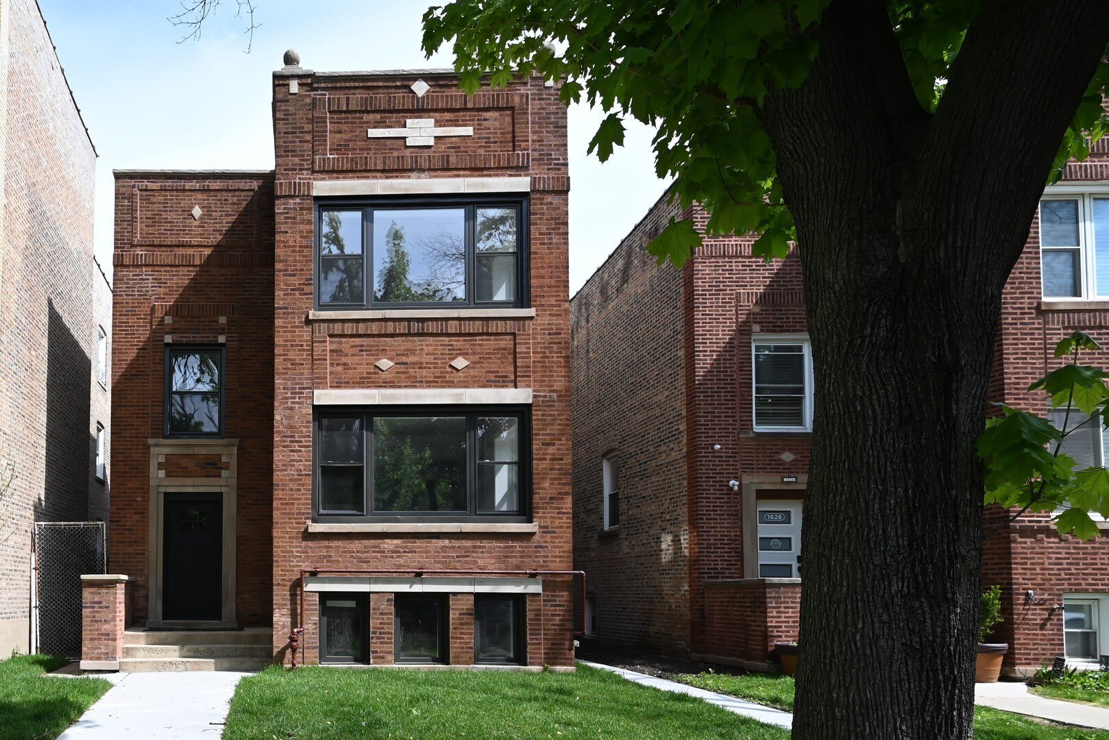 1630 W Thorndale Avenue – photo 2