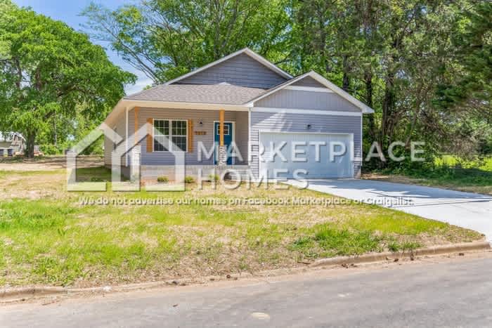 1612 College St SE – photo 2