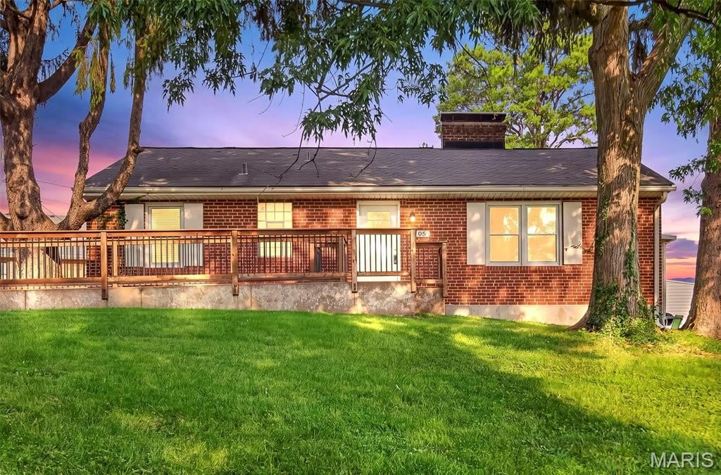 105 N Elm Street – photo 1