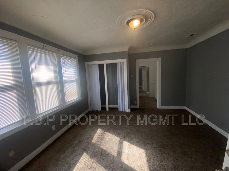 3831 Waverly St – photo 2