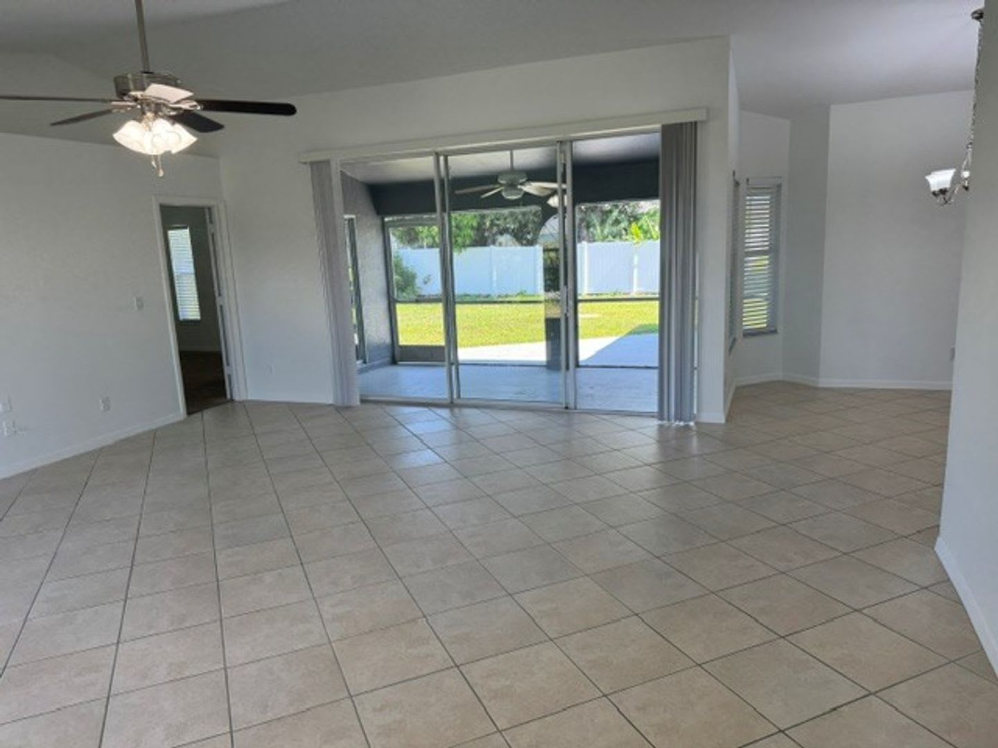 3BR/2BA Single Family House Available – photo 5