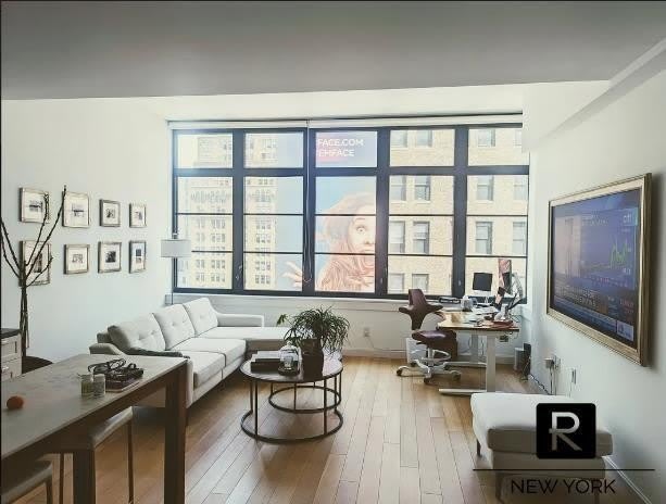50 W 30th Street – photo 1
