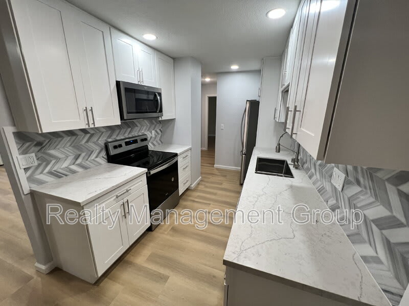 1013 Sunshine Ave – photo 1