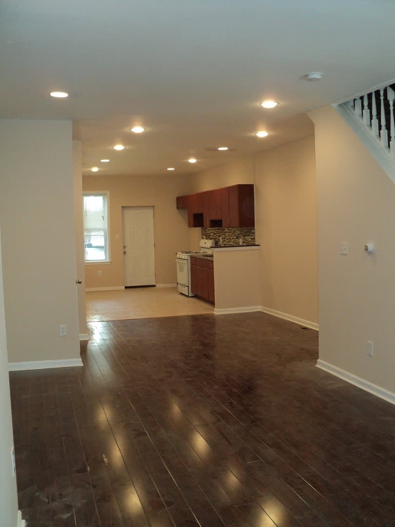 Large Home – photo 4