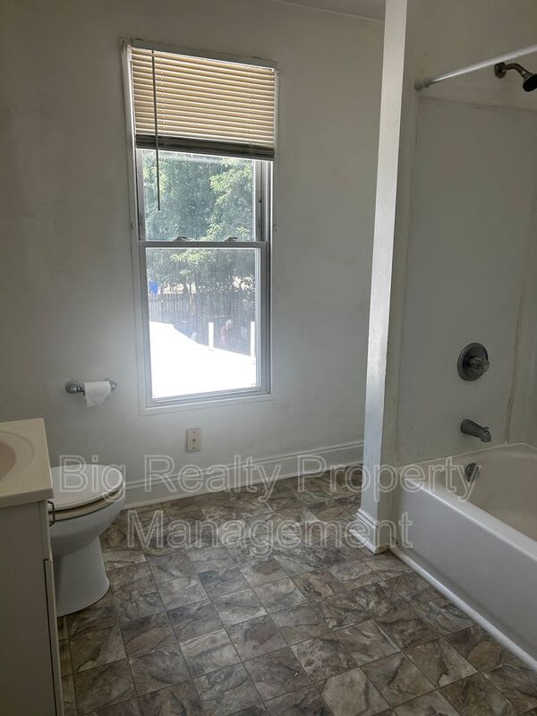 441 Walnut St – photo 5
