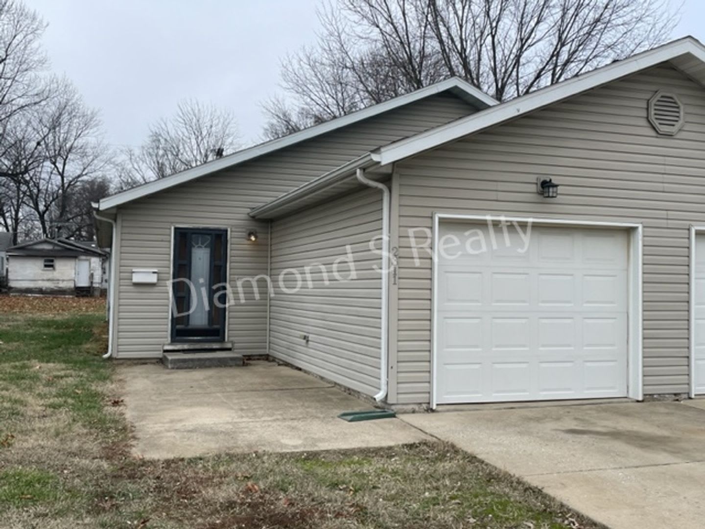 Great Duplex Available Now! – photo 2