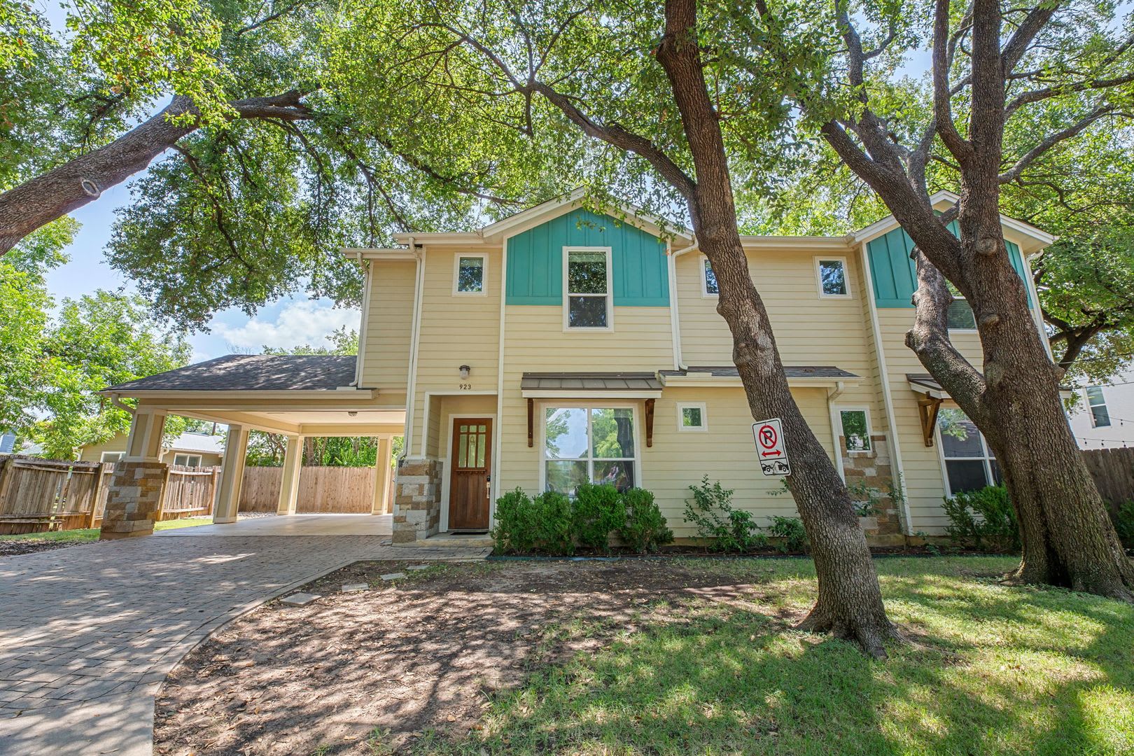 Ut Pre Lease Central Austin 6 Bedroom Home With High End Finishes Large Fenced Turf Yard – photo 1