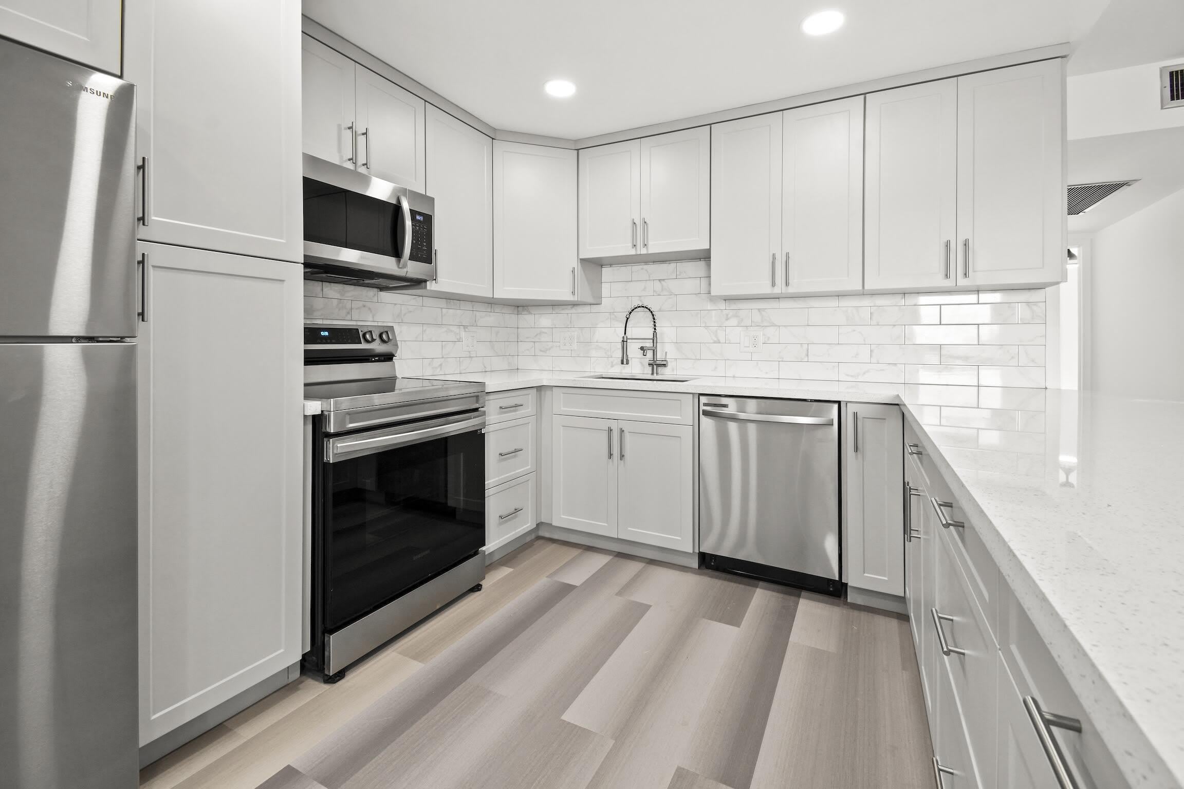 4047 Lincoln – photo 1