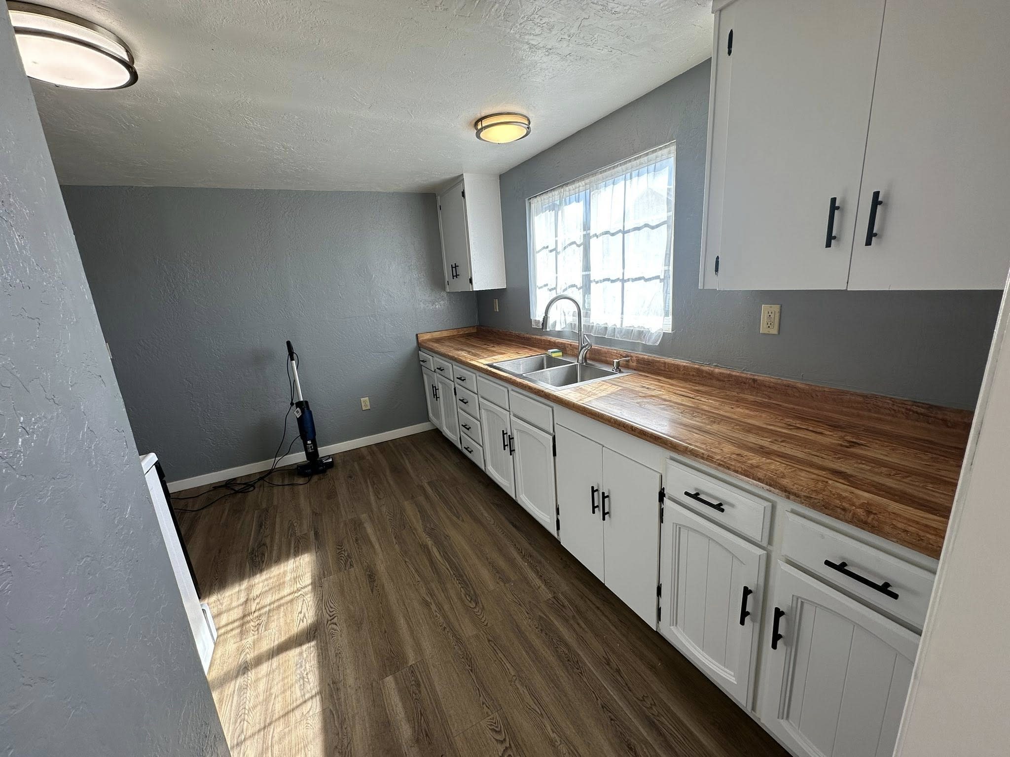 211 W Harris St – photo 5