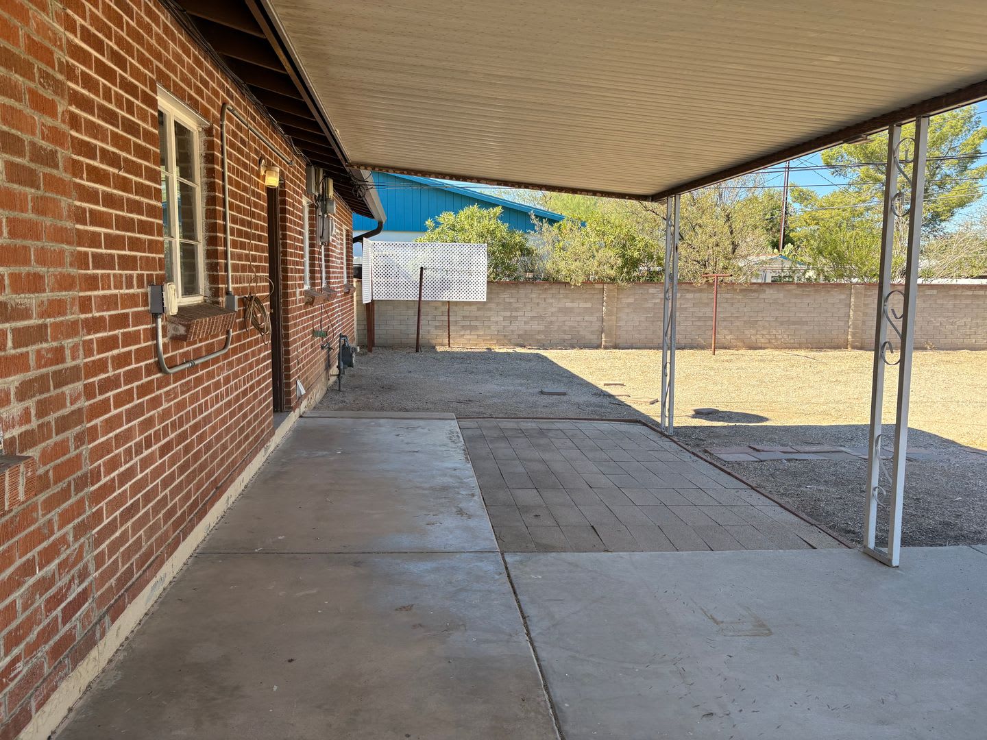 3-bedroom, 2-bathroom home with large backyard – photo 4