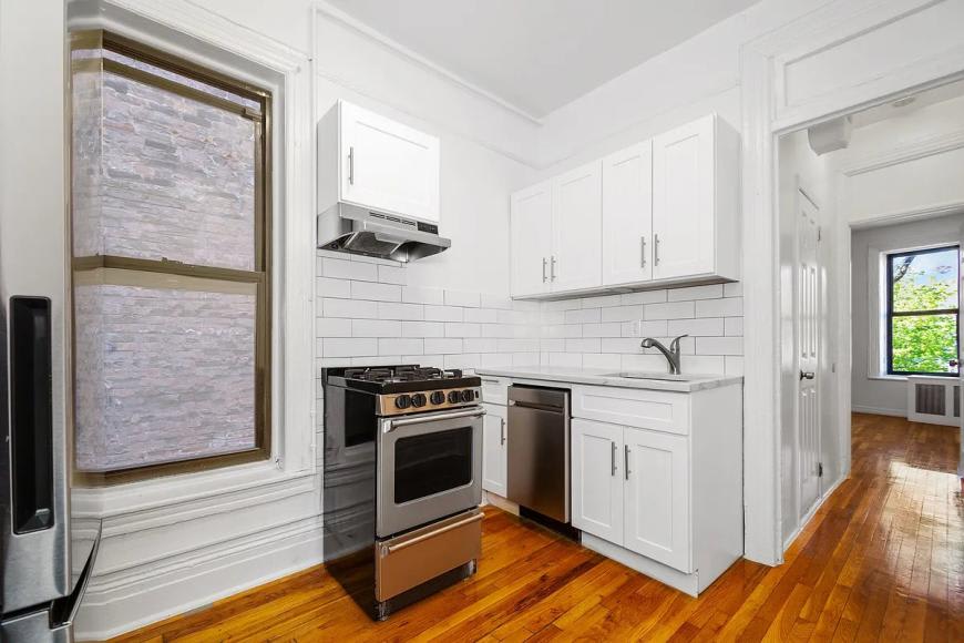 551 Hudson Street – photo 5