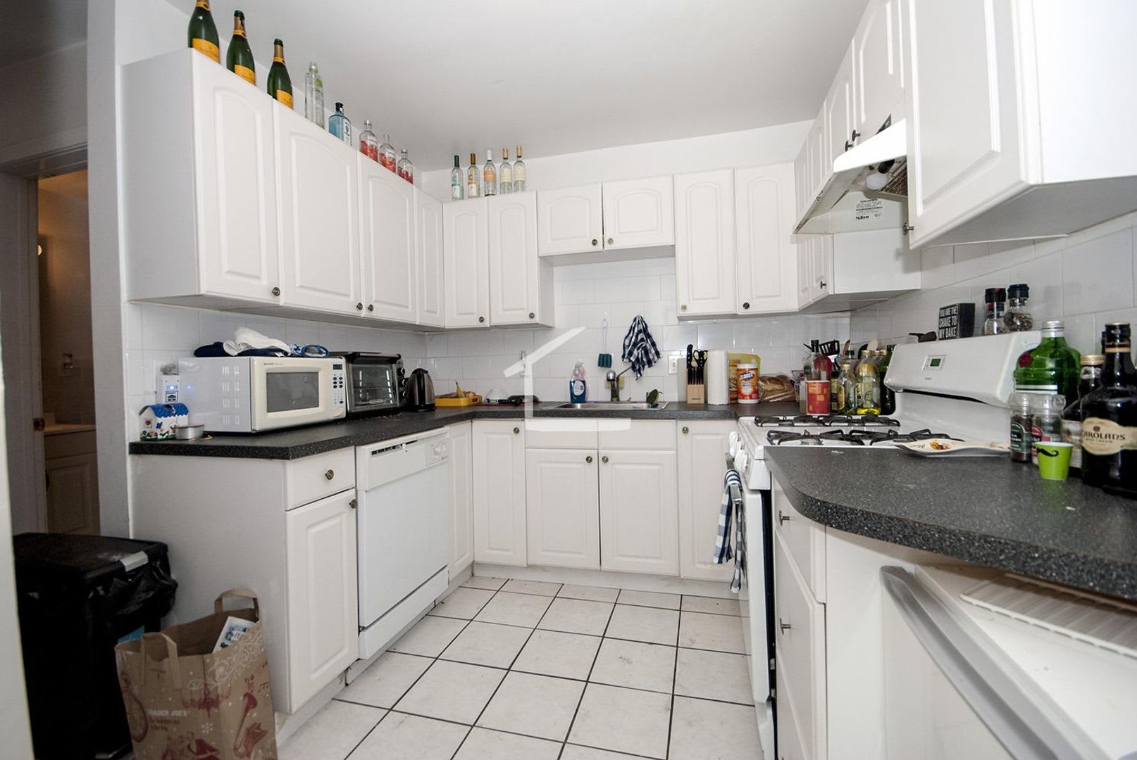 Charming 4 Bedroom -No Broker Fee – photo 4