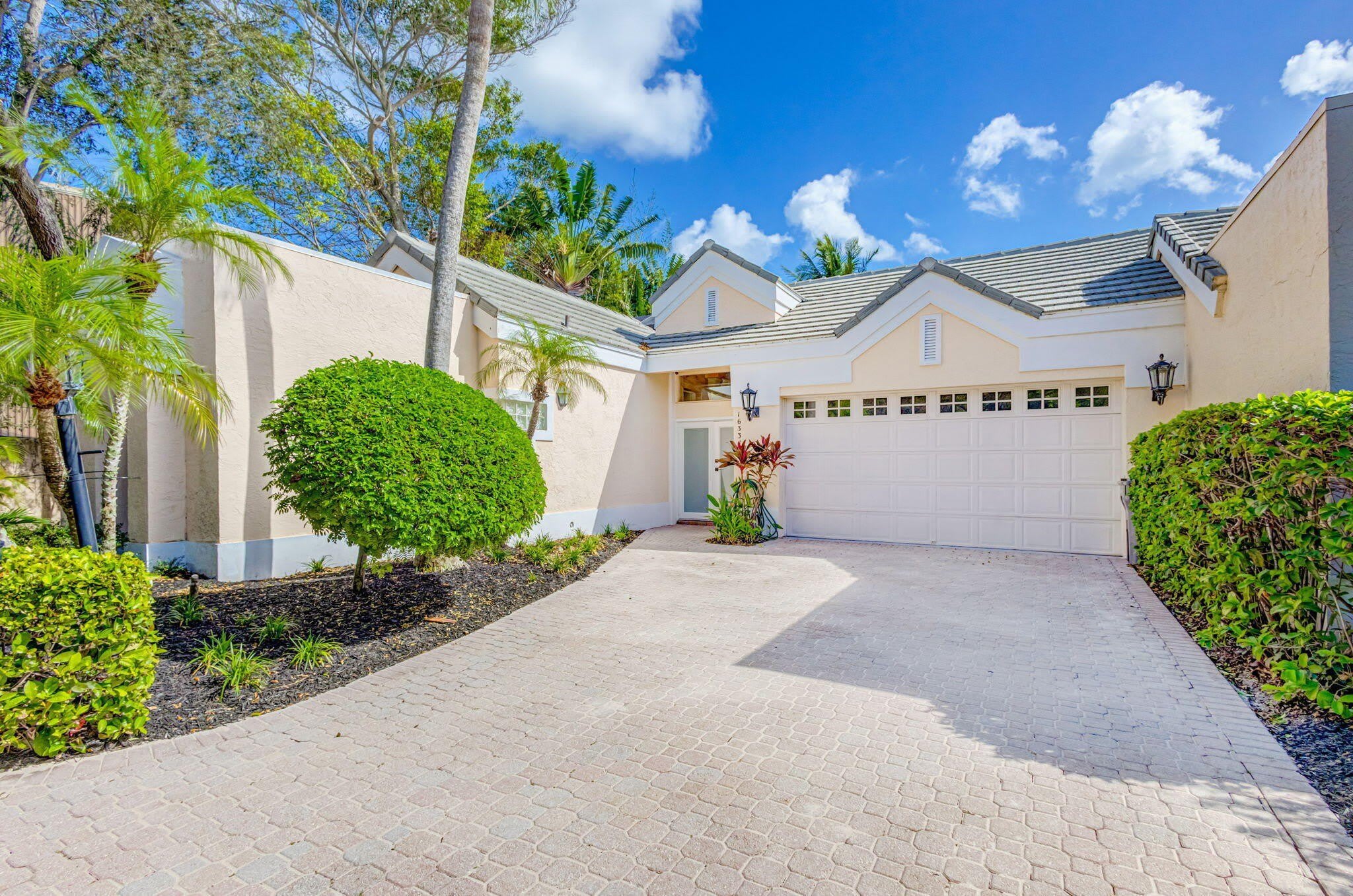 16334 PORT DICKINSON Drive – photo 1