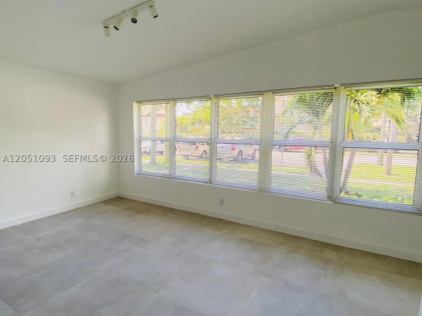 2001 NE 167th St – photo 3