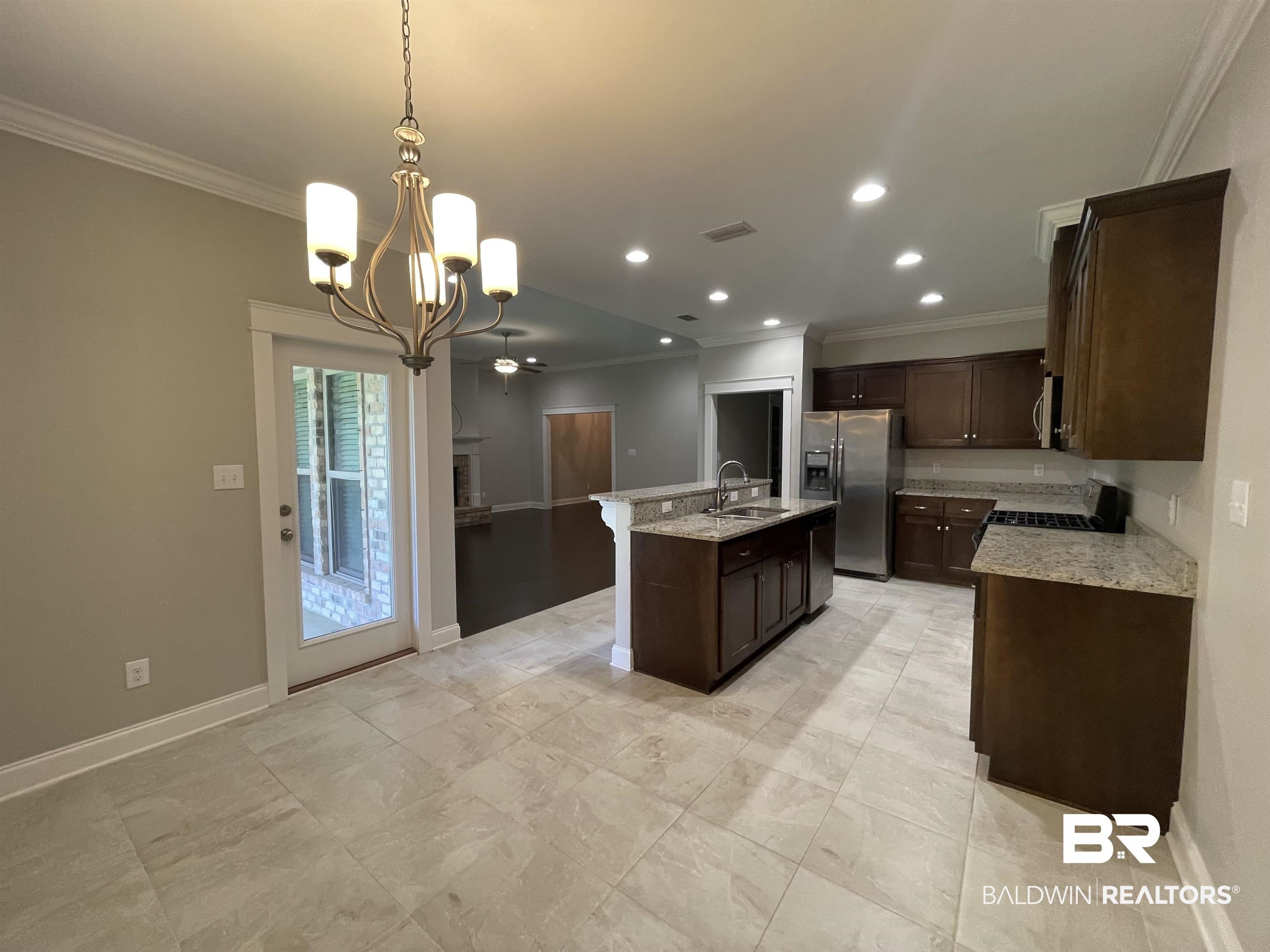 253 Hawthorne Circle – photo 2