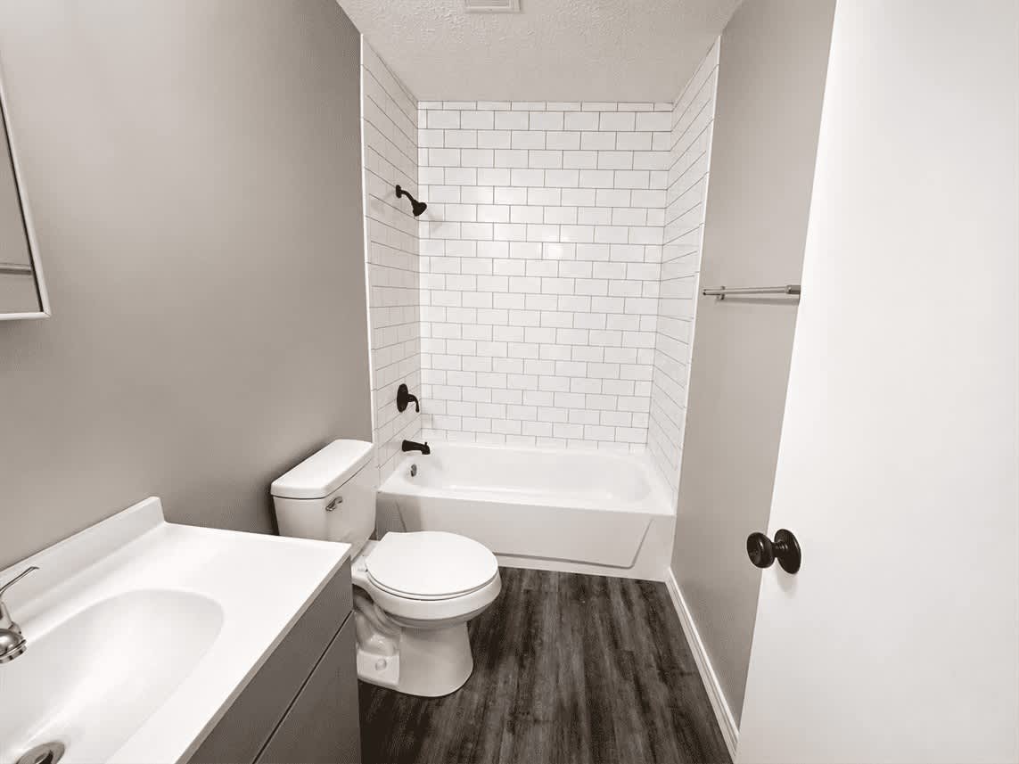 2036 Catalpa Dr. – photo 5