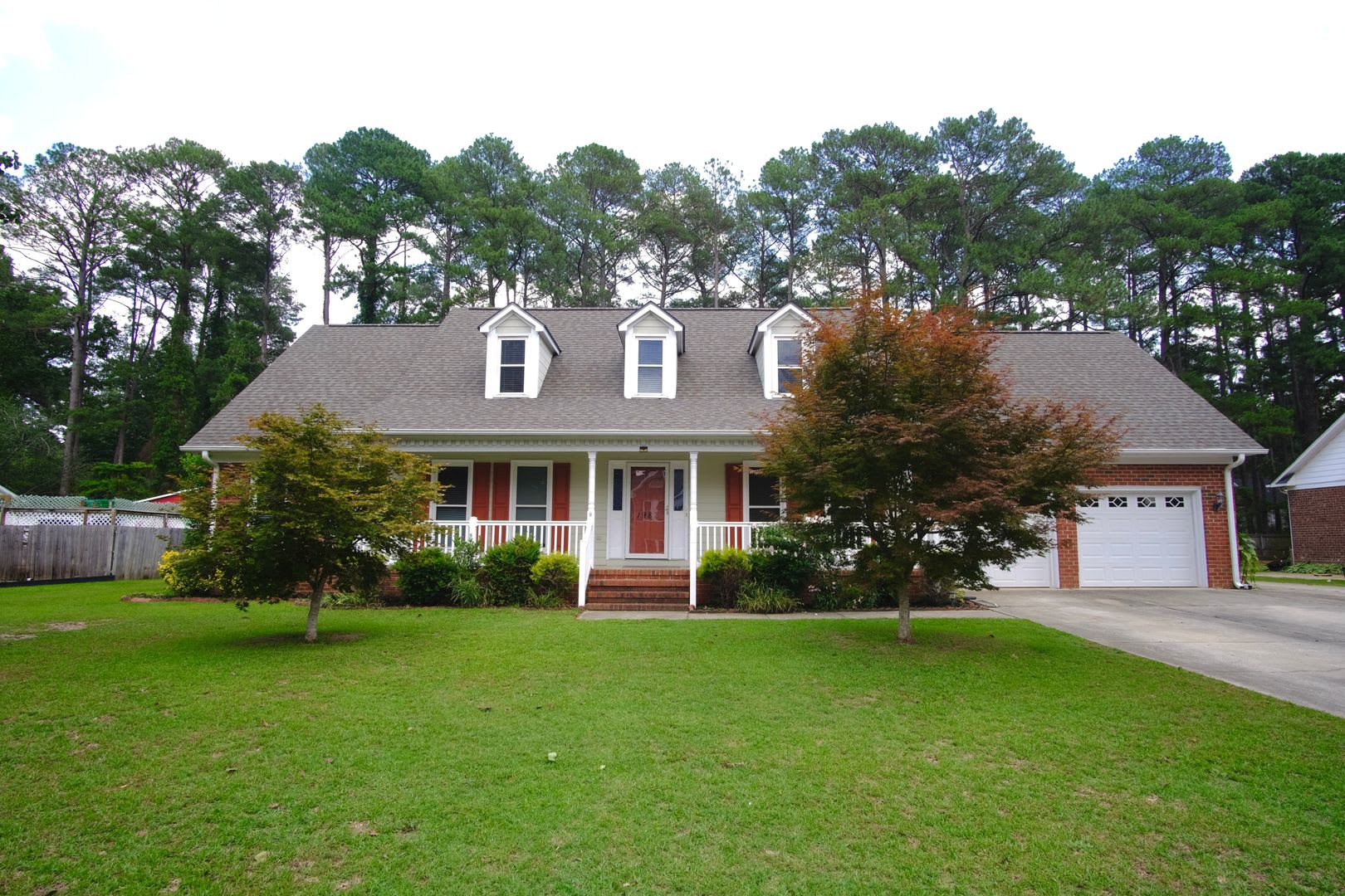 4 Bed, 3.5 Bath, Spacious Family Room, Fenced Yard in Fayetteville – photo 1