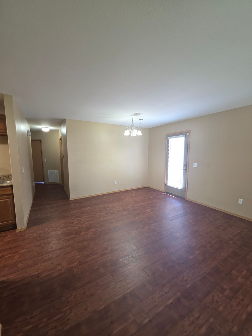 824 W 13Th St – photo 3